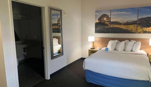 Queen Room - Disability Access - Non-Smoking