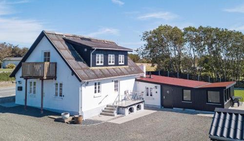 Three-Bedroom Holiday Home 