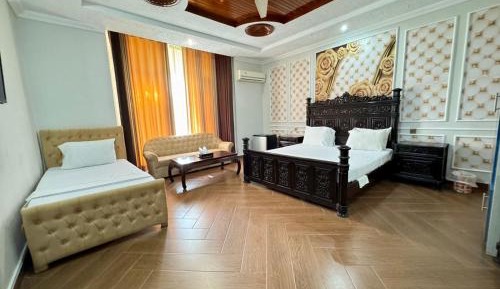 Deluxe Family Room