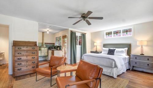 One-Bedroom Holiday Home