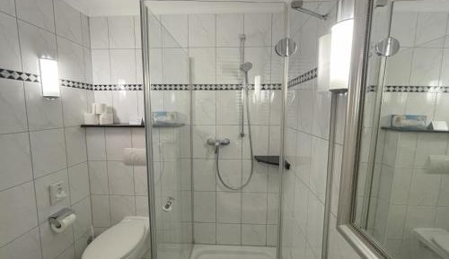 Kleines Doppelzimmer unterm Dach
