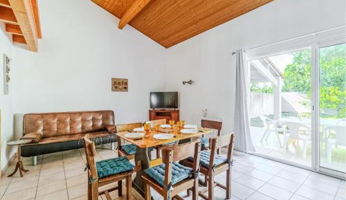 Three-Bedroom Holiday Home 
