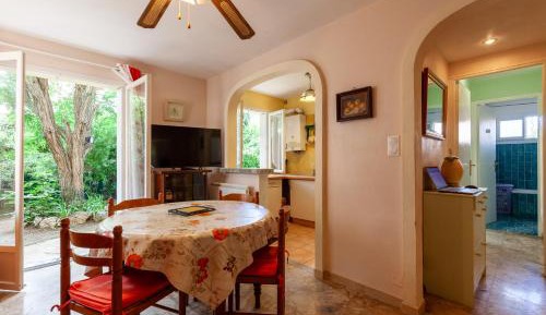 Superior One-Bedroom Apartment
