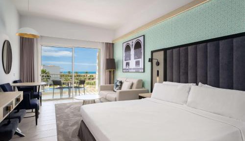Premium Room with Balcony and Lateral Sea View