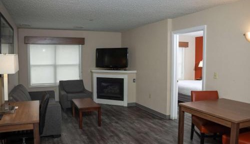 One-Bedroom Deluxe Queen Suite - Non-Smoking
