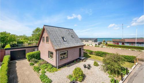 Three-Bedroom Holiday Home 