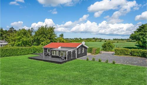 One-Bedroom Holiday Home