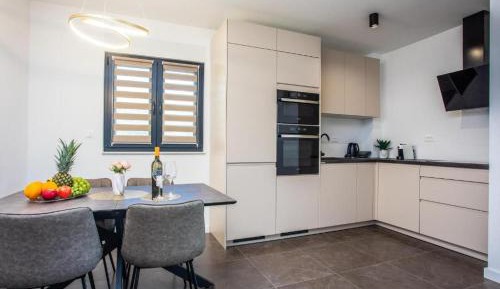 One-Bedroom Apartment with Balcony