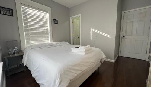 Deluxe Queen Suite