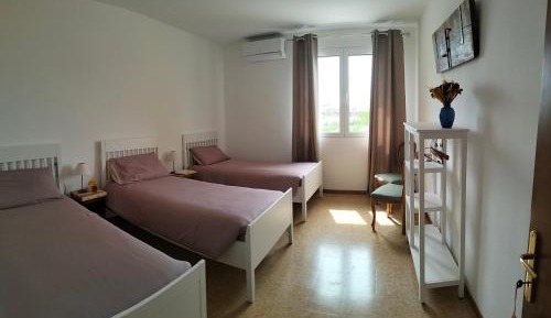 Basic Triple Room with Shared Bathroom