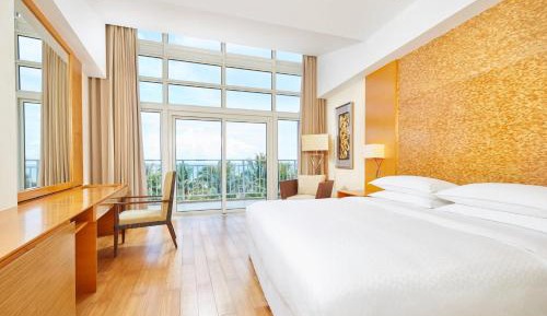 1 Bedroom 2 room Suite, 1 King, Seafront, Balcony