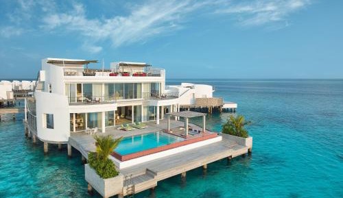 Three Bedroom Olhahali Water Retreat with Pool