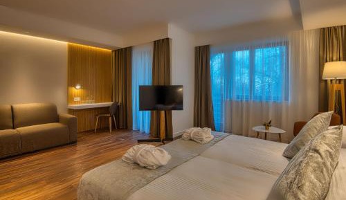 Deluxe Double Room with Bath