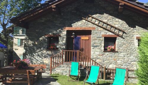 Three-Bedroom Apartment with Garden