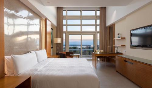 1 Bedroom 2 room Suite, 1 King, Sea view, Balcony