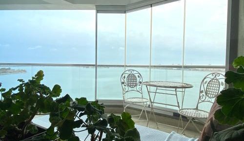 Apartment with Lake View