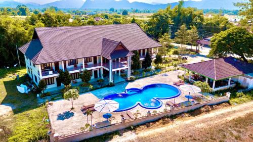 Deluxe Double or Twin Room with Mountain View