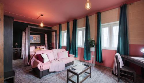 Deluxe Queen Room