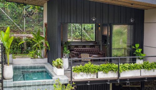 Villa with Garden View