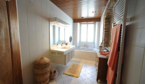 Standard Single Room with Shared Bathroom