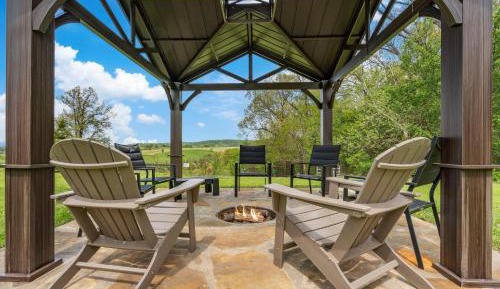 Three-Bedroom Holiday Home 