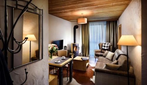 Two-Bedroom Mountain Apartment