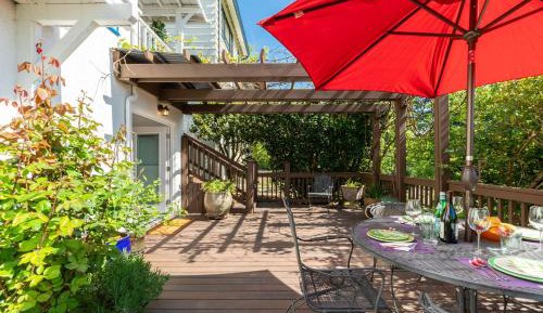 Apartment with Garden View