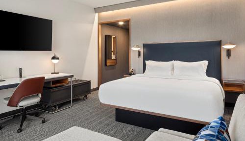 King Room with Sofa Bed and Roll-in Shower - Mobility Accessible