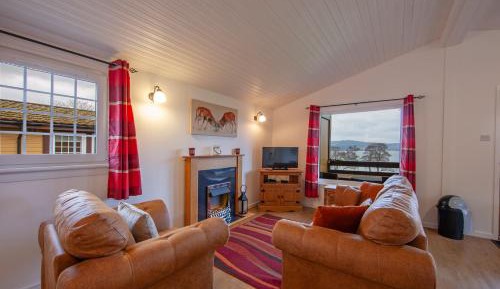 Two-Bedroom Lodge with Lake View 4