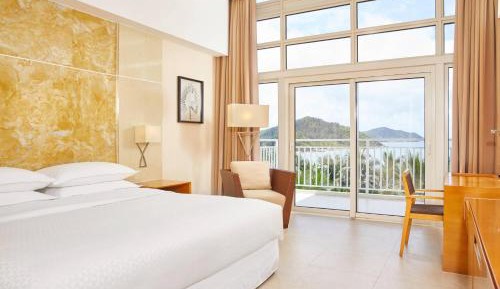 Guest room, 1 King, Partial ocean view, Balcony