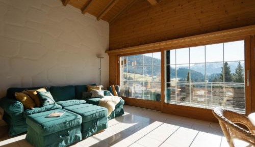 Apartment with Mountain View