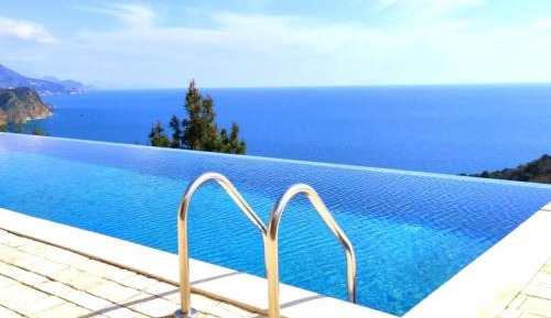 One-Bedroom Apartment with Balcony and Sea View