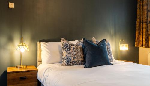 Deluxe Double Room with Shower