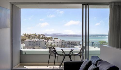 One-Bedroom Apartment with Sea View