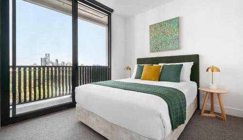 One-Bedroom Apartment With Study