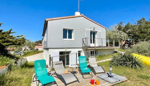 Holiday Home (9 Adults)