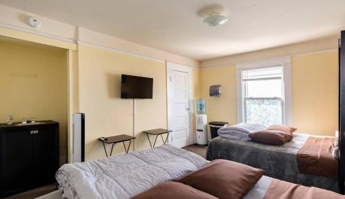 Quadruple Room with Shared Bathroom