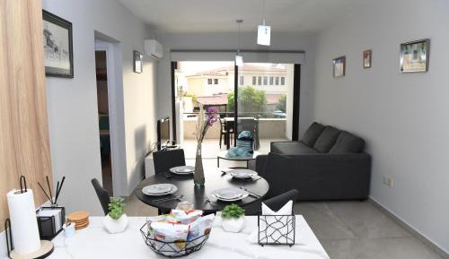 Apartment with Pool View 