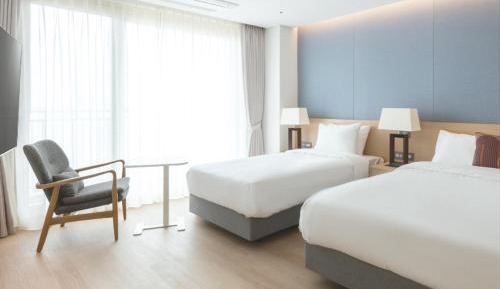 Family Suite with Ocean View & Kitchen