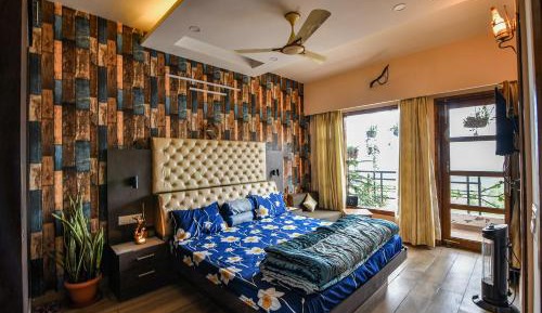 Double or Twin Room with Shared Bathroom