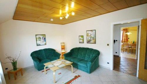 Three-Bedroom Apartment with Shower