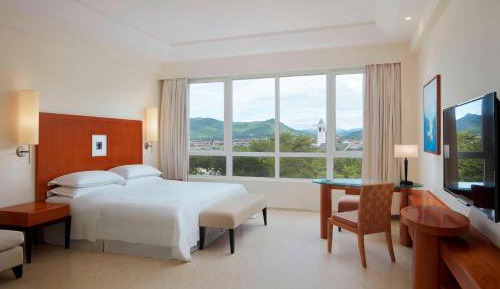Classic Room, Guest Room, One King (Heated Swimming Pool)