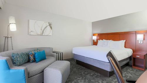 King Room with Sofa Bed and Balcony