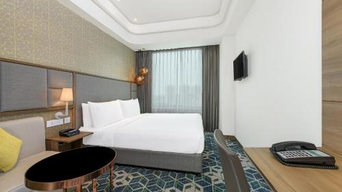 Standard King Room with City View