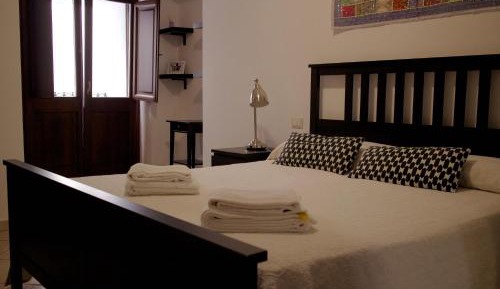 Two-Bedroom House with Two Private Bathrooms