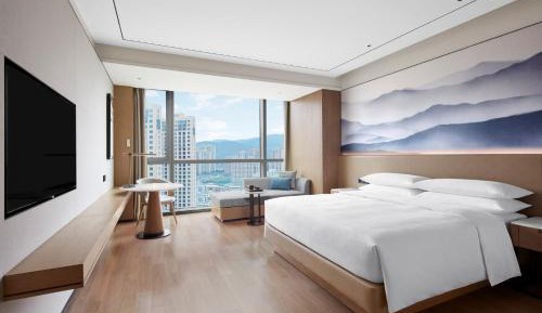 Superior King, City view