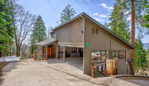 Three-Bedroom Holiday Home 