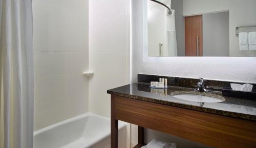 Queen Room with Two Queen Beds - Hearing Accessible