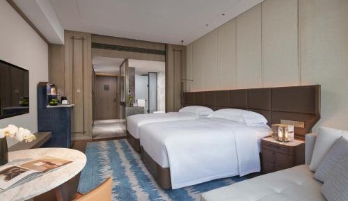 Club King Room