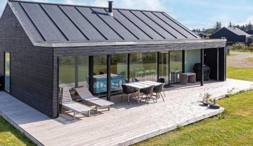 Three-Bedroom Holiday Home 